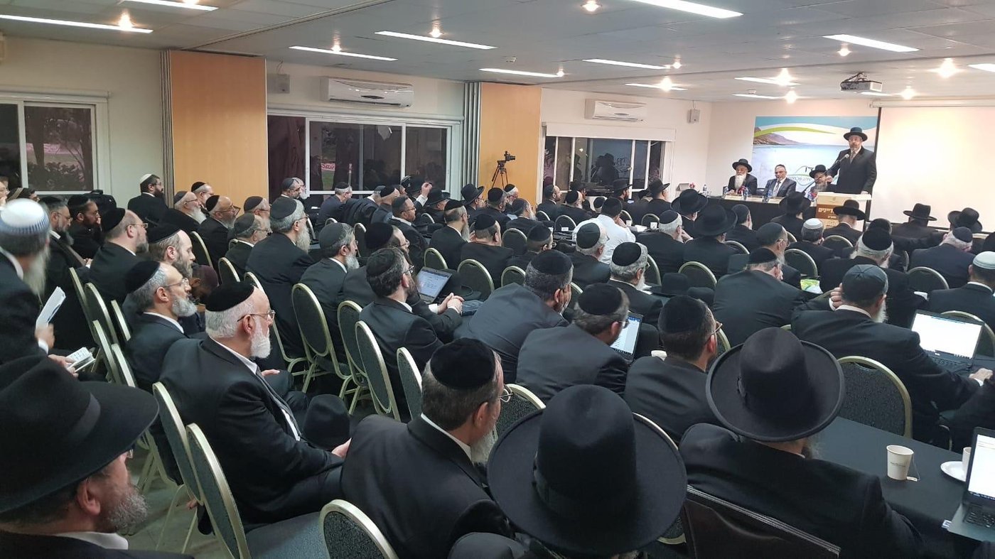 הרב דוד לאו: "גורמים פוליטיים תוקפים את בתי הדין"