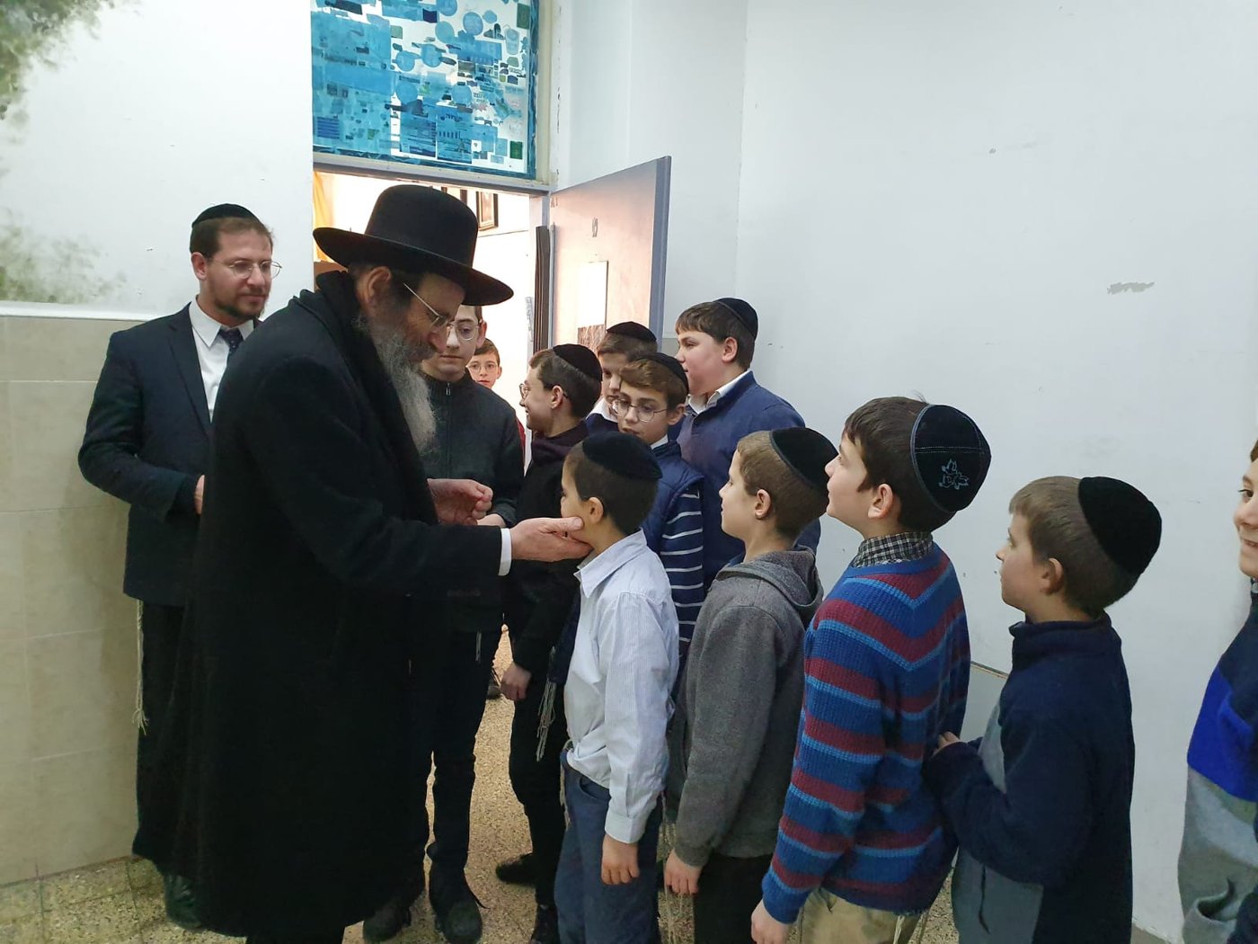 מרגש: הילדים שרו עם ר' בנימין הצדיק • צפו