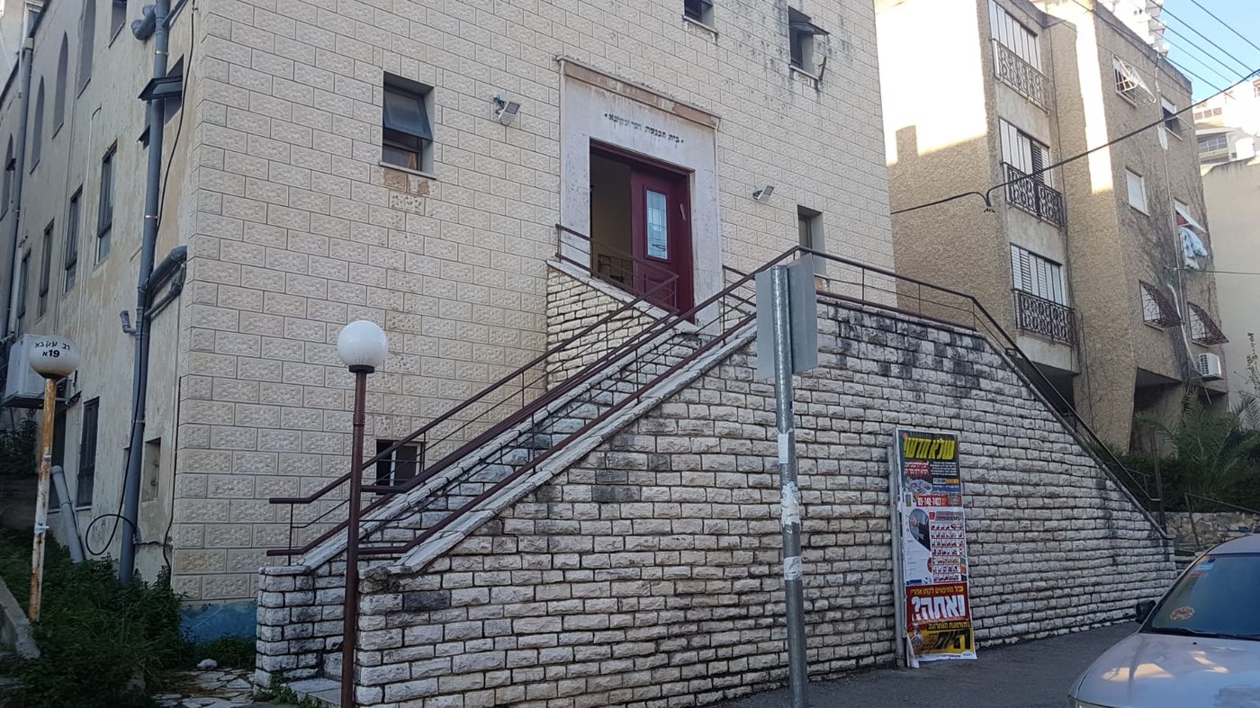 בית הכנסת רבי עקיבא - חניכי הישיבות, הבוקר