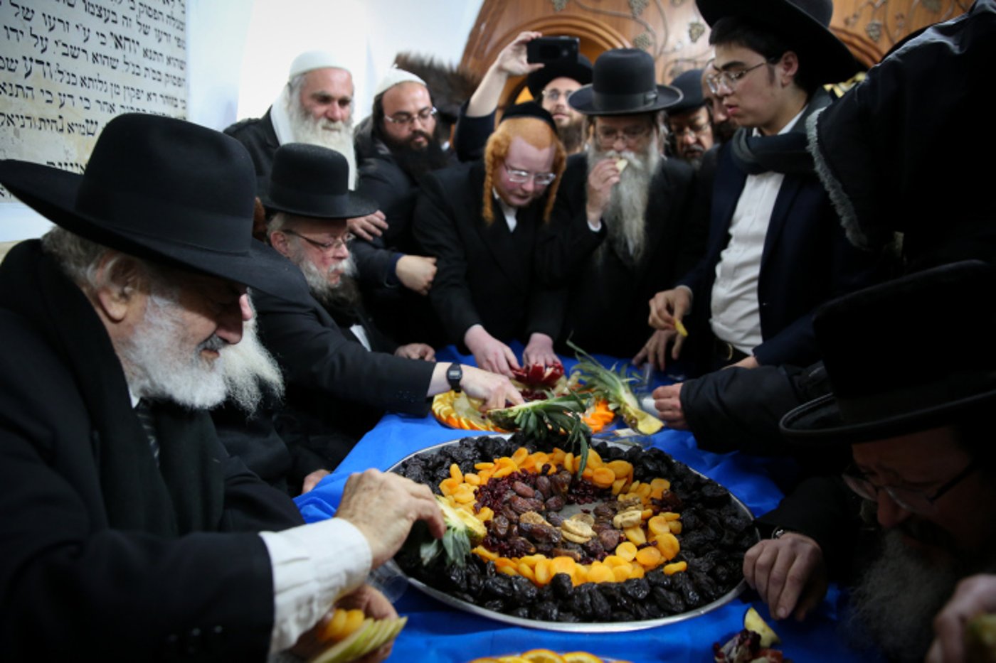 במירון ציינו את ראש השנה לאילנות בחלוקת פירות