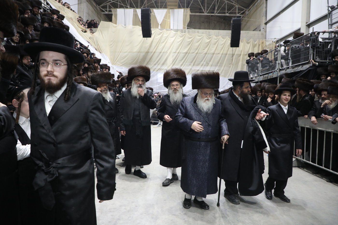 החסידים חגגו בשמחת בית 'דושינסקיא' - 'שבט הלוי' • צפו