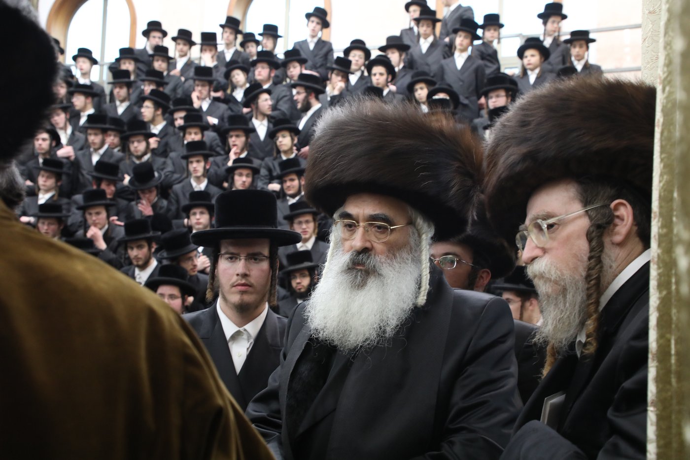 החסידים חגגו בשמחת בית 'דושינסקיא' - 'שבט הלוי' • צפו