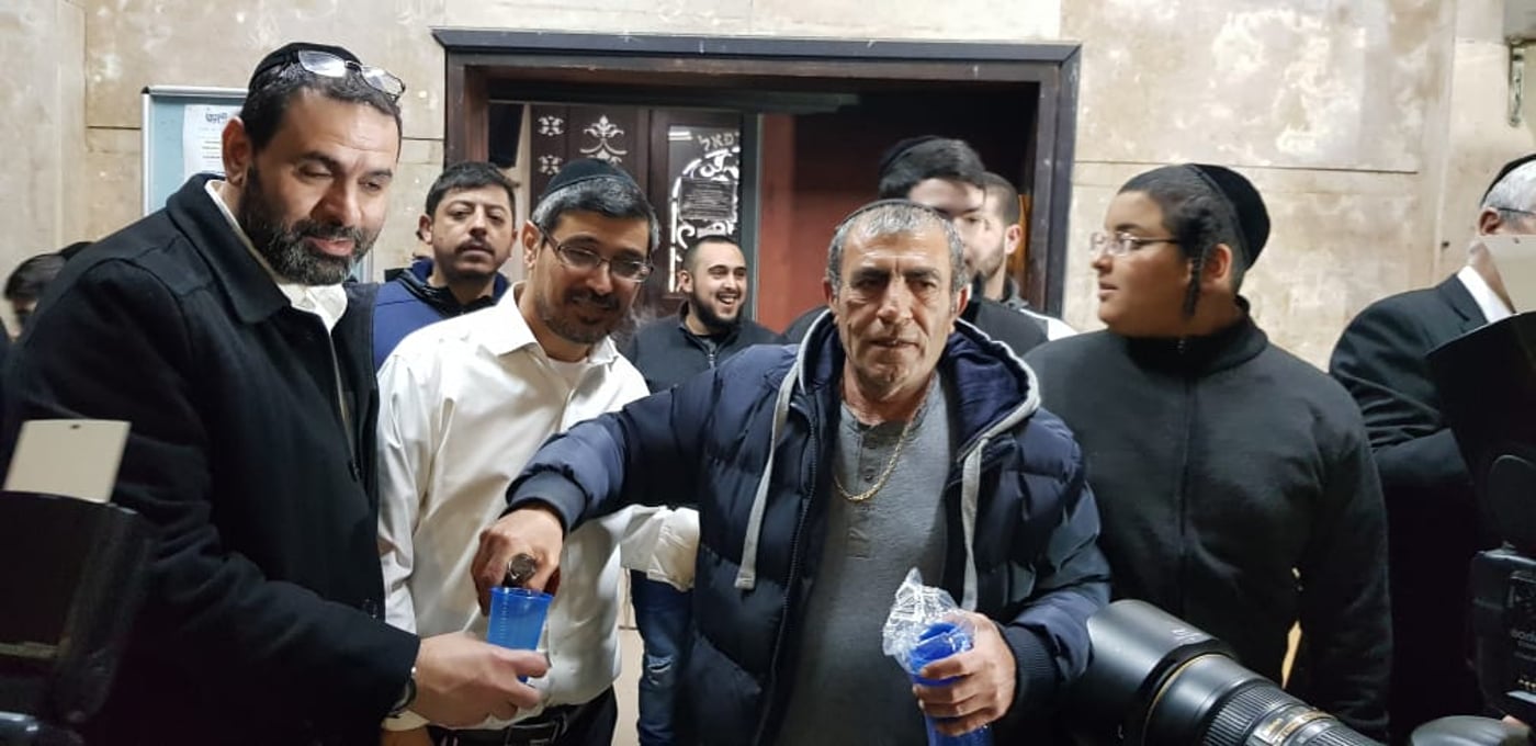 הטבריינים חגגו את הדחתו של רון קובי • צפו