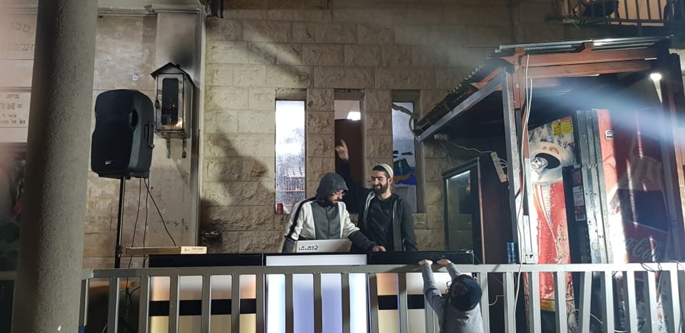 הטבריינים חגגו את הדחתו של רון קובי • צפו