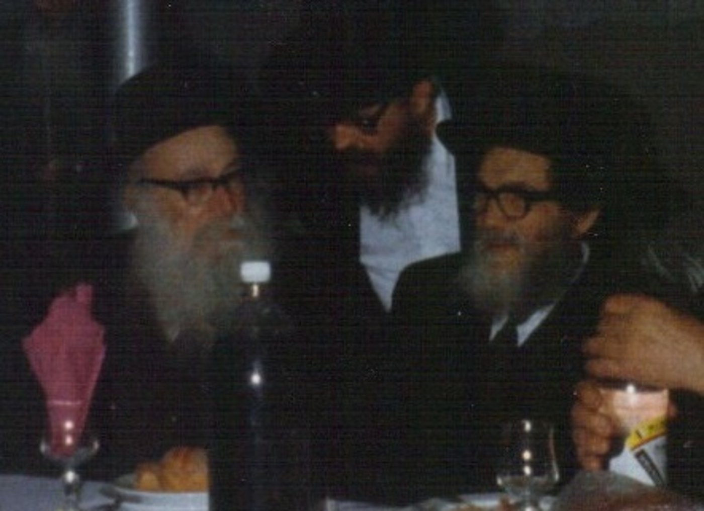 הגר"נ קרליץ והגר"ב רוזנברג זצ"ל, אליהם היה המנוח מקורב מאוד