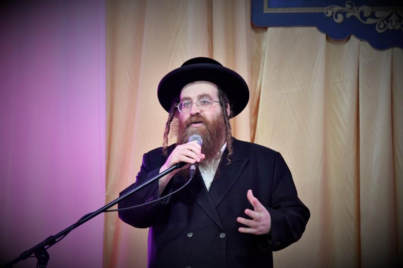 תולדות אברהם יצחק ערכו 'דינר' ב'קרעסטיר'