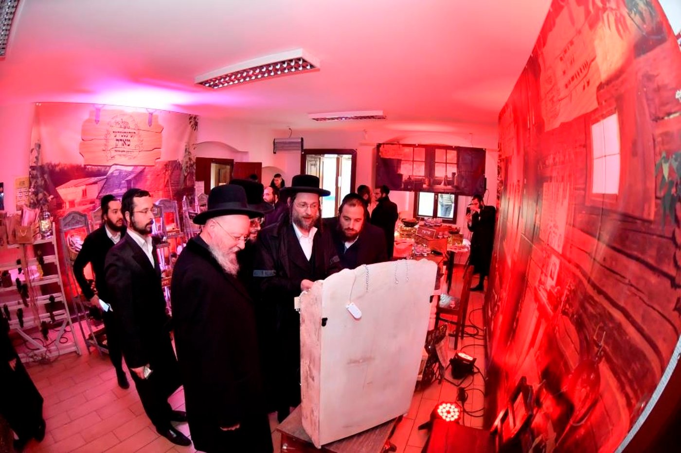 תולדות אברהם יצחק ערכו 'דינר' ב'קרעסטיר'