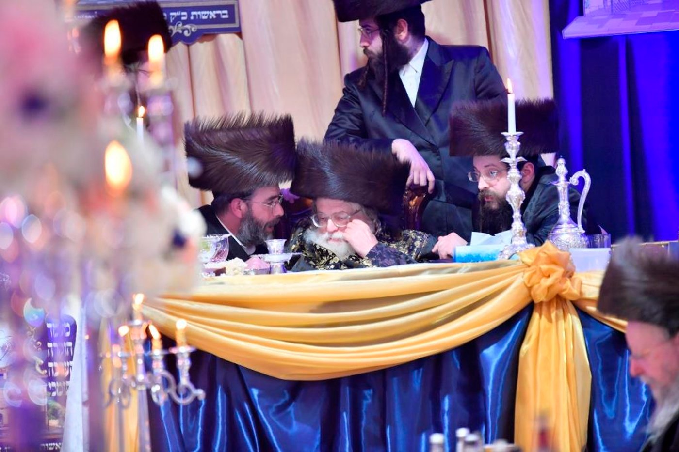 תולדות אברהם יצחק ערכו 'דינר' ב'קרעסטיר'