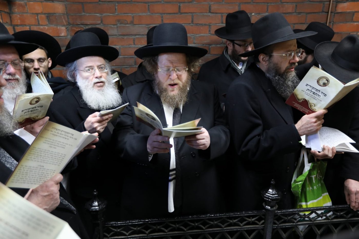 המסע ההיסטורי של הליטאים לקבר המייסד • תיעוד