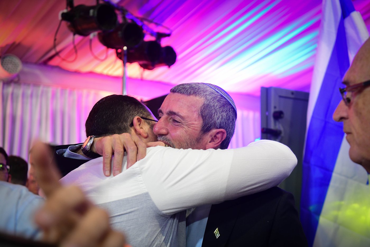 ימינה