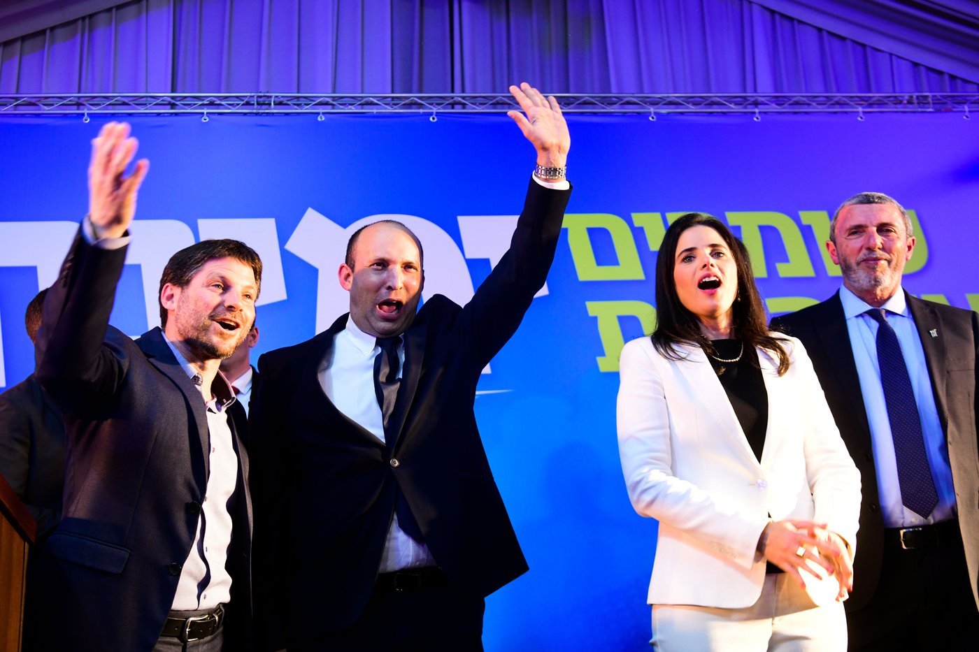 ימינה