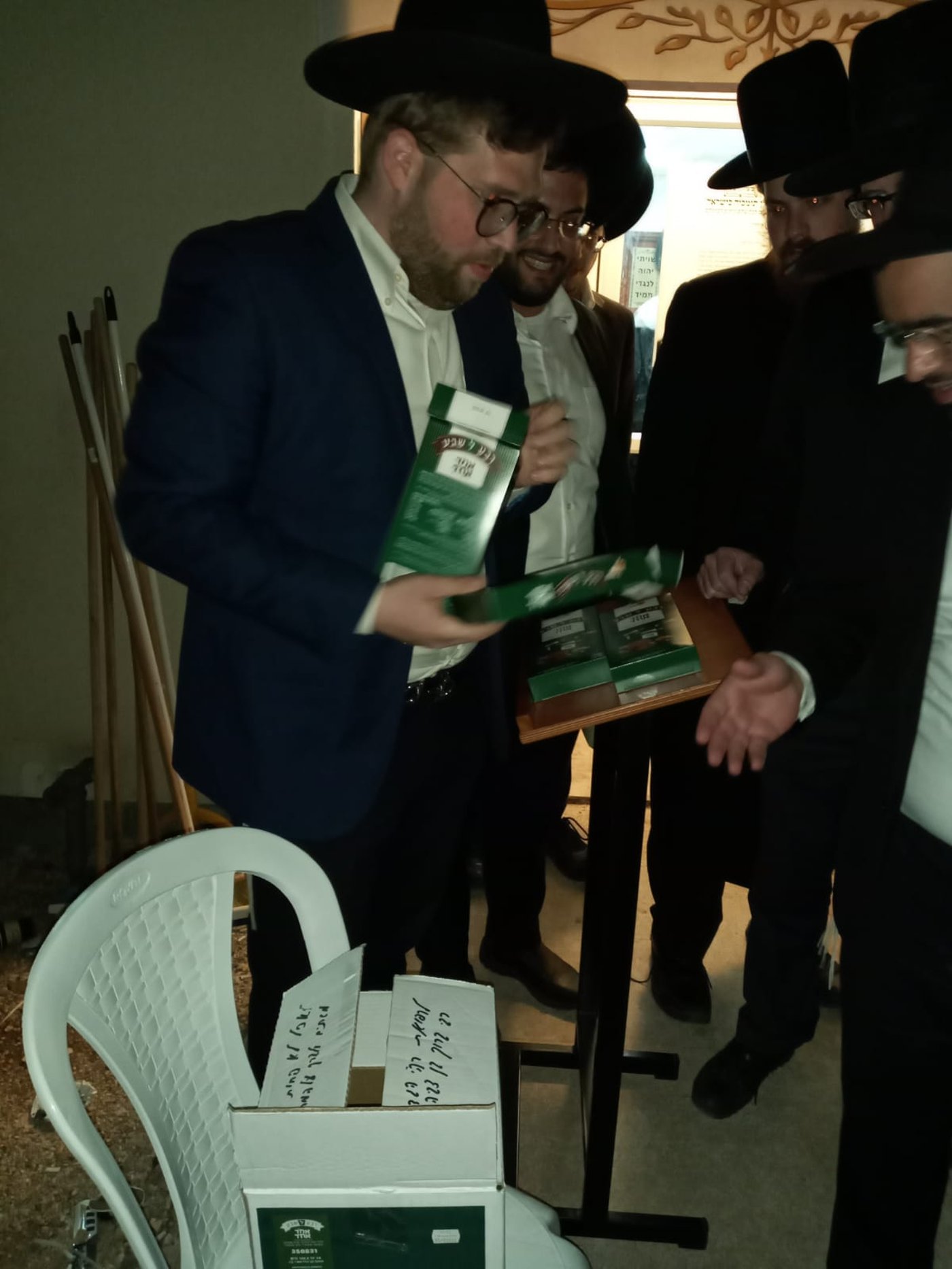 המקובל חילק וופלים לרפואת ראש הישיבה