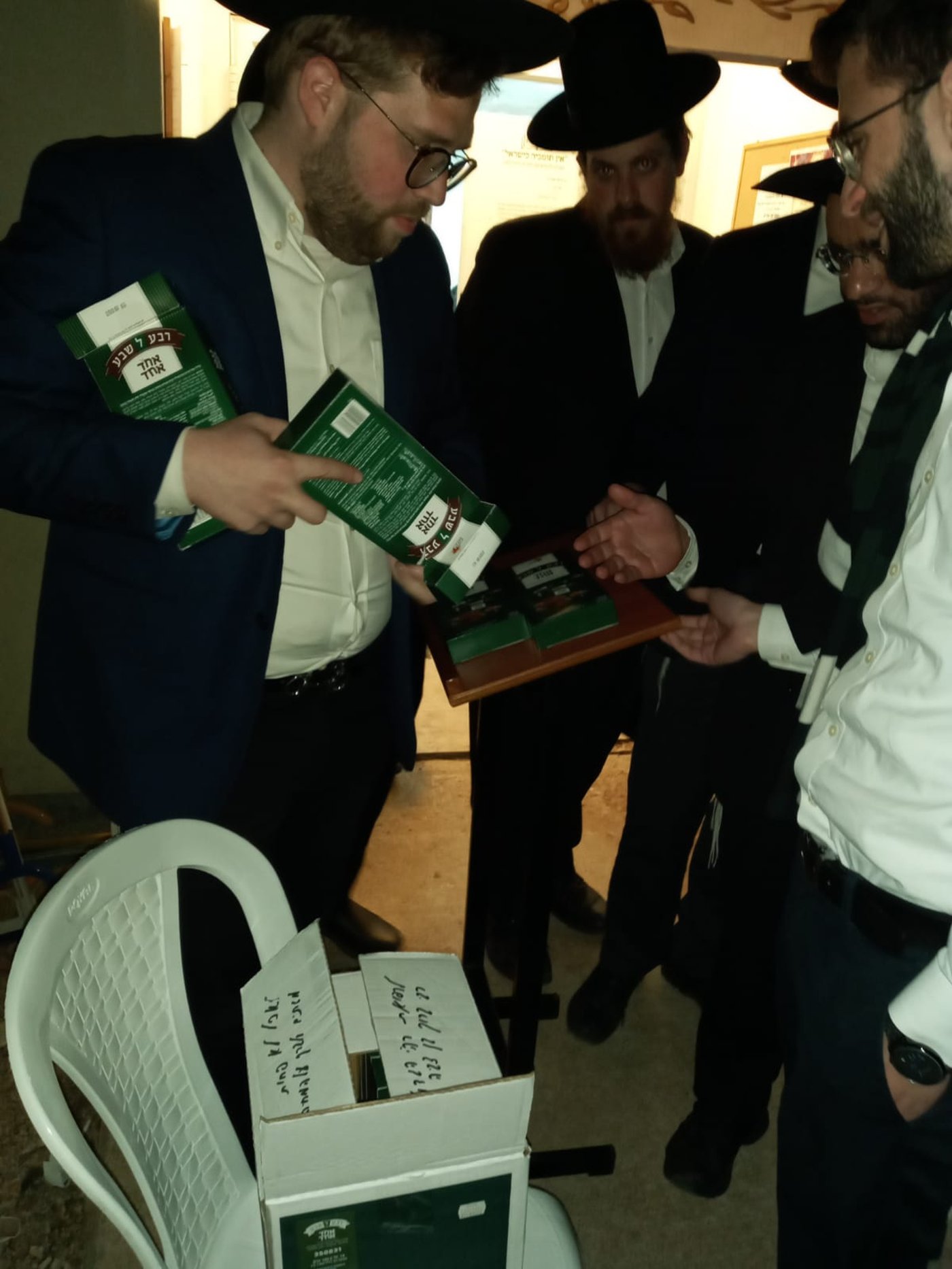 המקובל חילק וופלים לרפואת ראש הישיבה