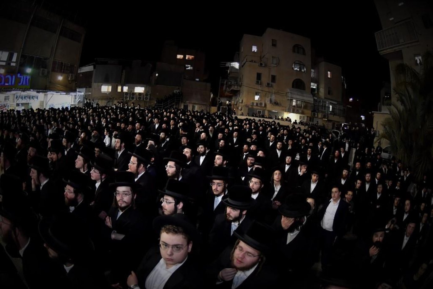 מעמד קביעת מזוזה לבית המדרש ויז'ניץ בירושלים