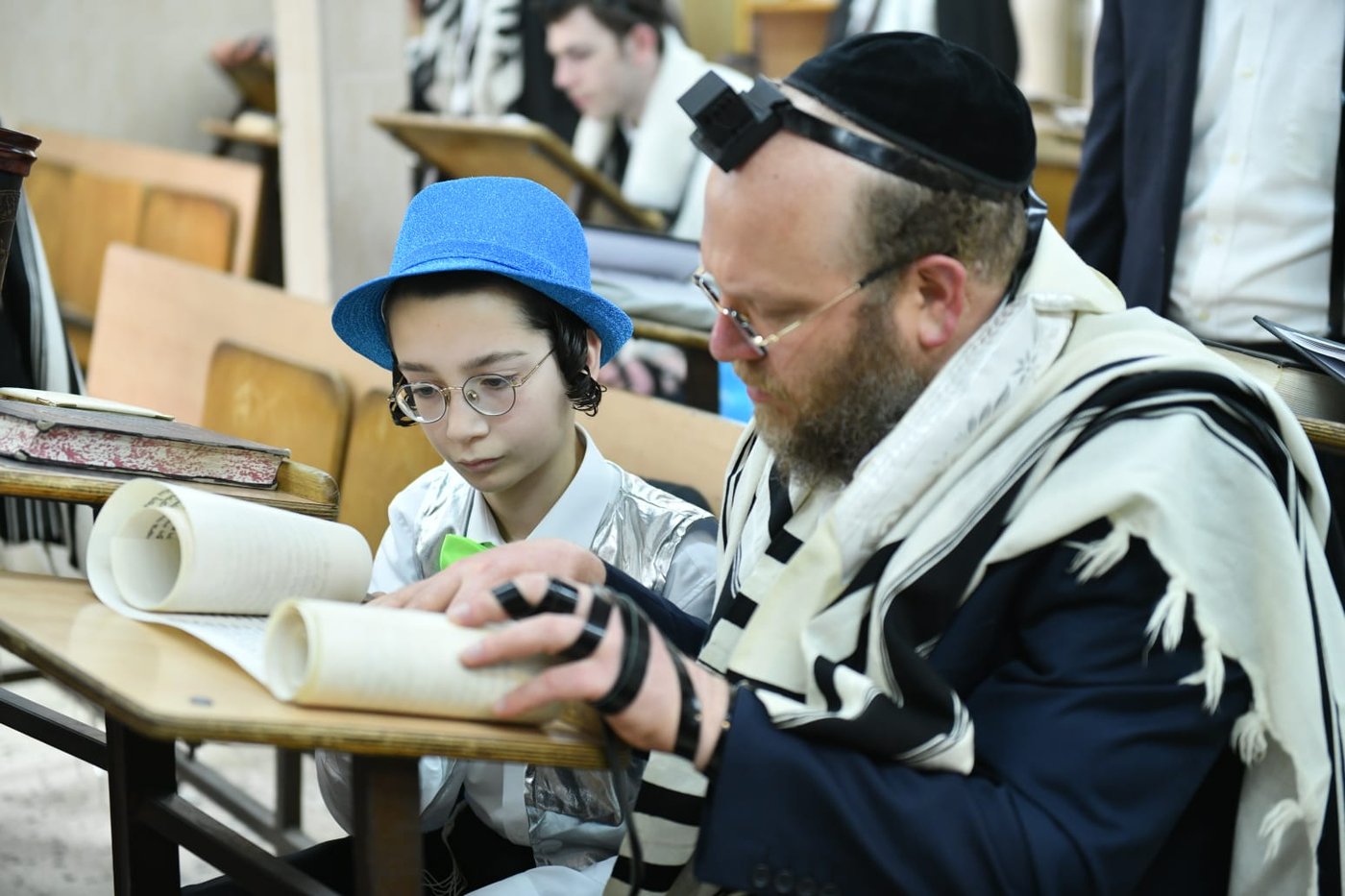 הגר"ג אדלשטיין בקריאת המגילה ומתנות לאביונים • תיעוד