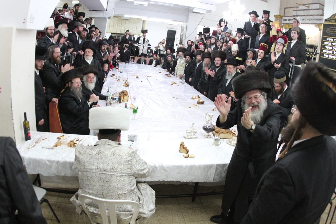 'טיש משתה היין' ושמחת פורים ב'חוג חתם סופר'
