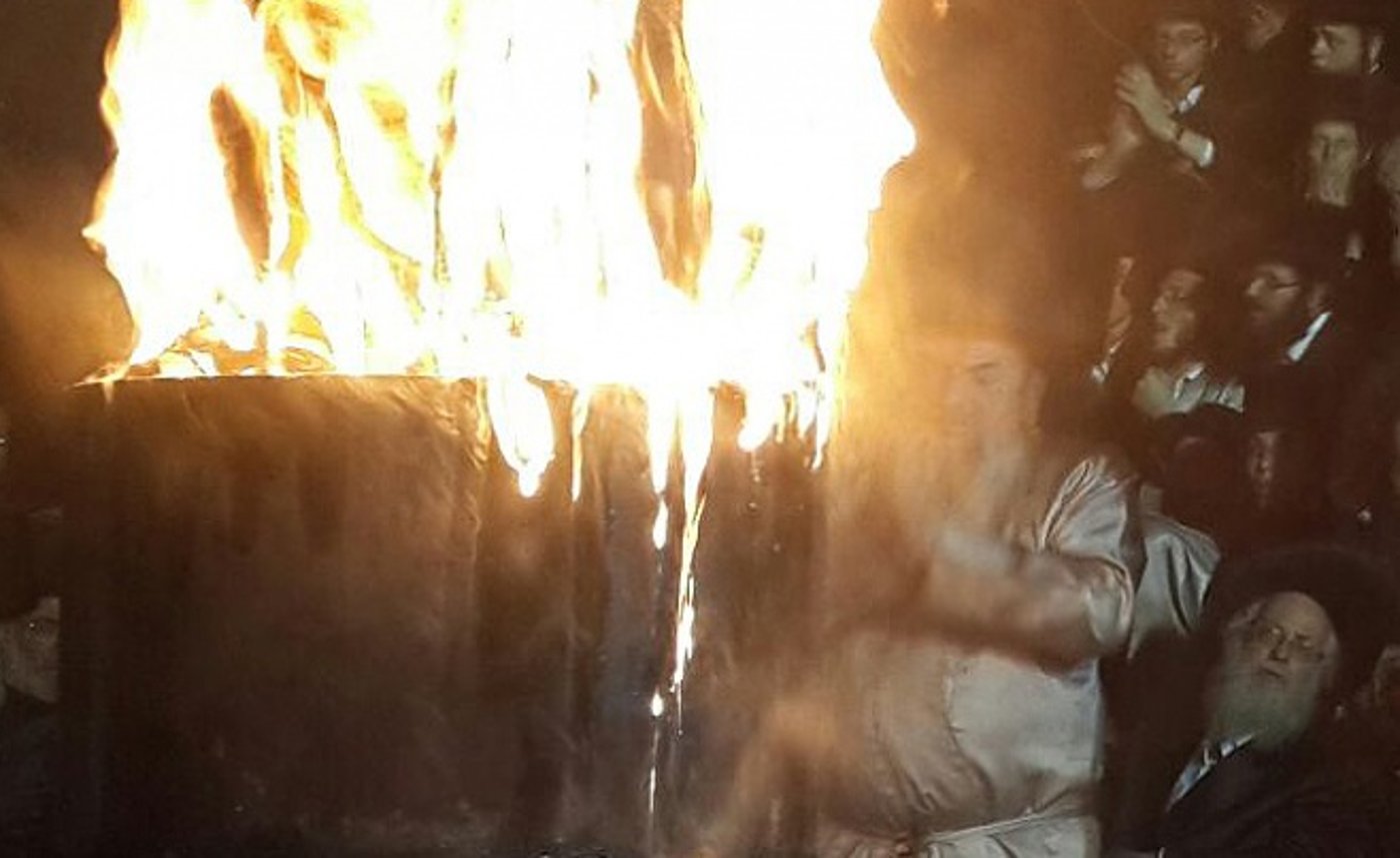 'הדלקה' בקבר הרשב"י. ארכיון