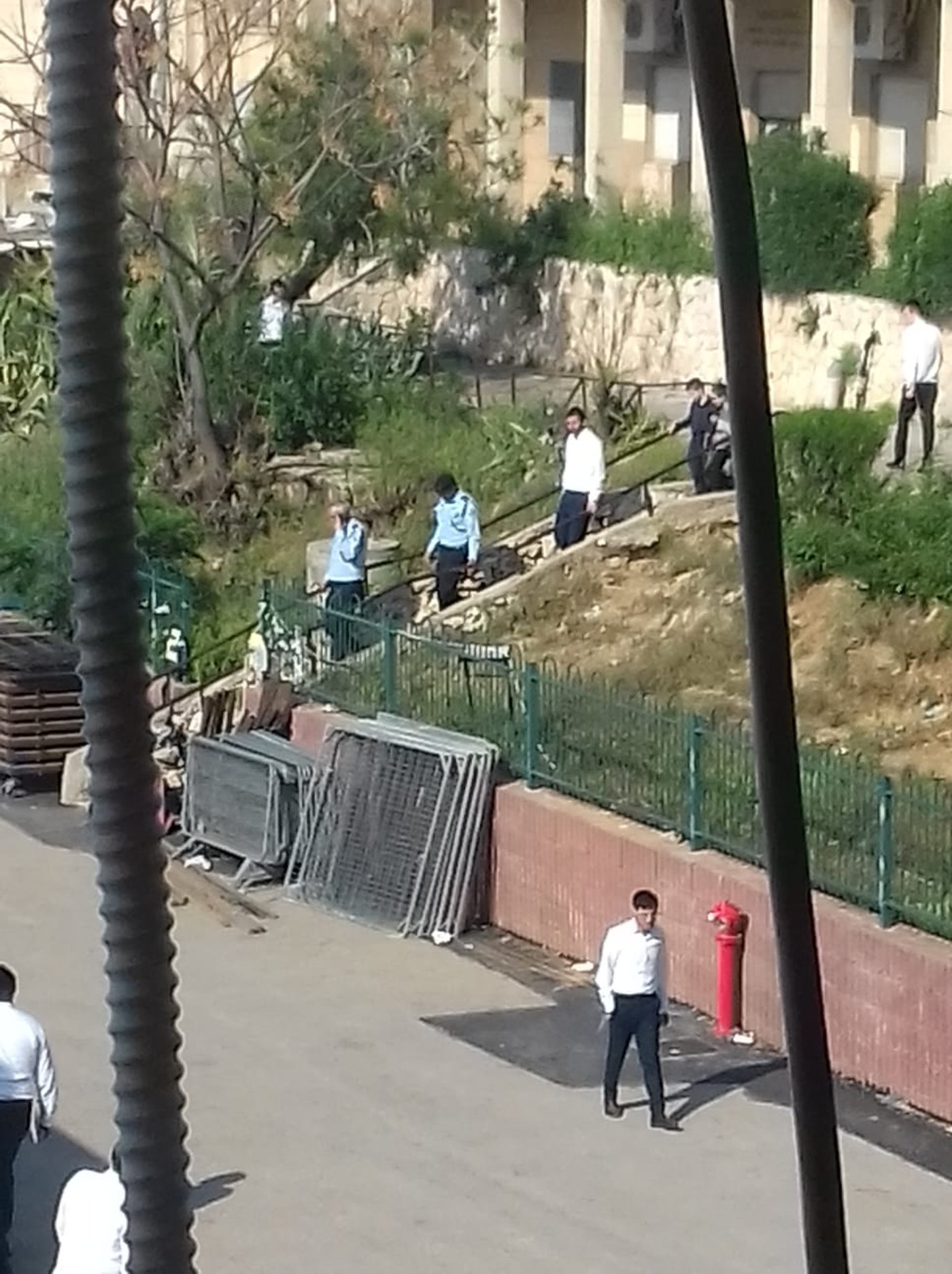 משטרת ישראל דורשת לסגור את 'חברון' ופוניבז', בעקבות הנחיות הבריאות