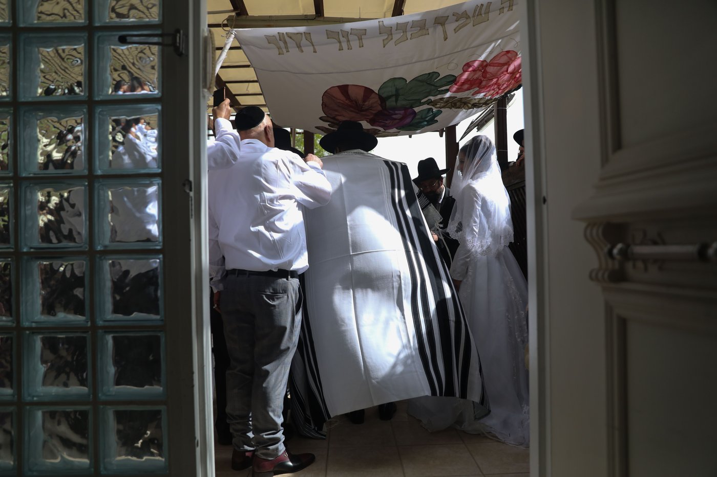 תיעוד בלעדי: חתונה בביתו של נשיא המועצת הגר"ש כהן