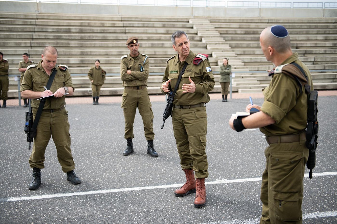מבצע תרומות: הרמטכ"ל אביב כוכבי תרם דם