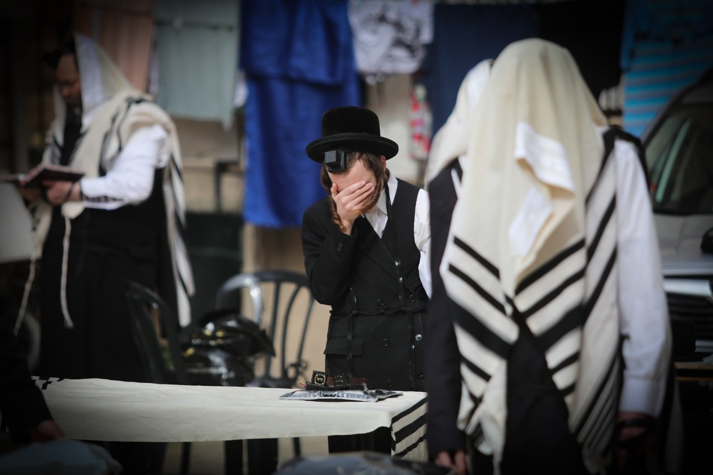 תפילת ראש חודש ניסן ברחובה של ירושלים • תיעוד