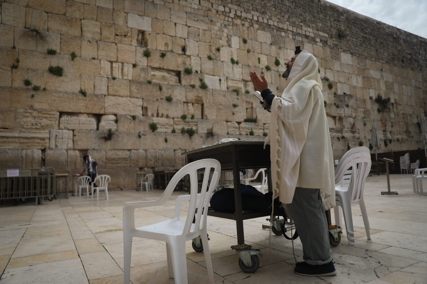 הכותל המערבי שומם מאדם: גלריה עצובה