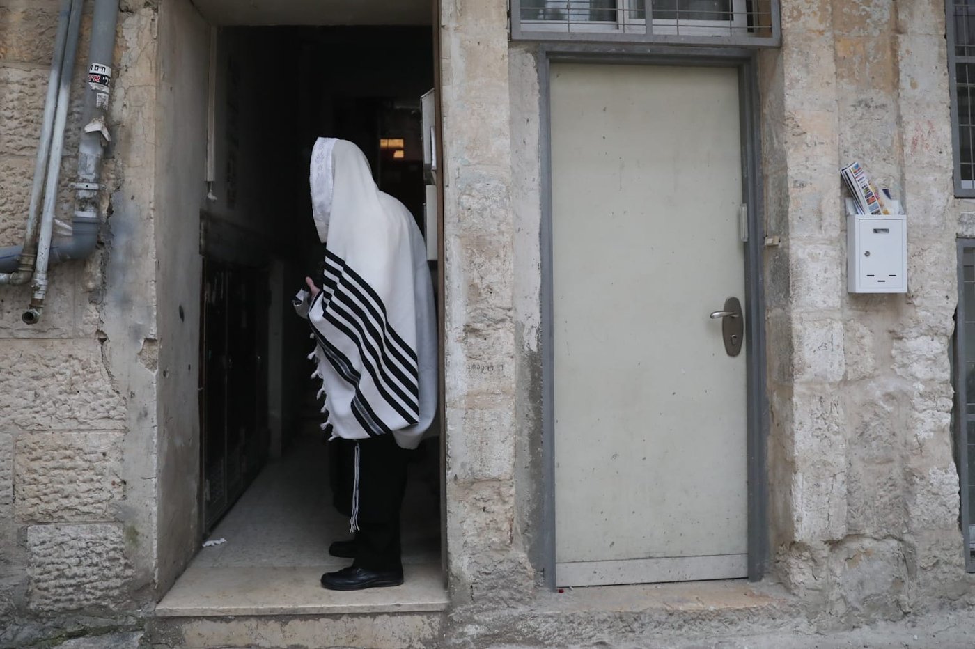 תיעוד: כוחות המשטרה פשטו על 'זכרון משה'