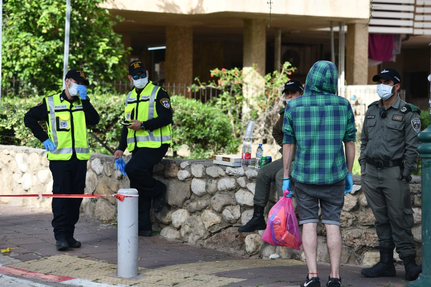 גלריה מרמת גן - בצל נגיף הקורונה • צפו