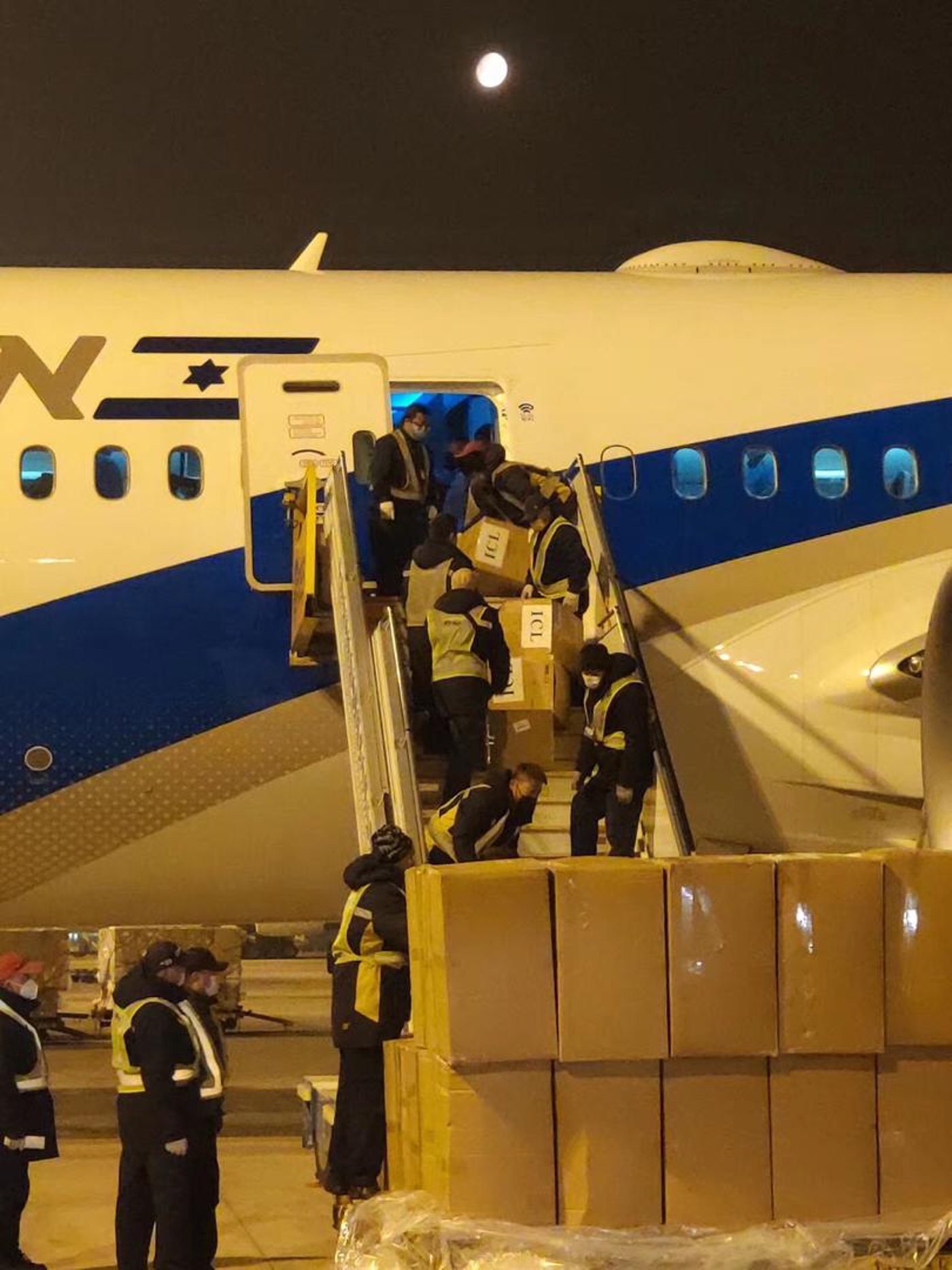 צפו: המטוס הראשון עם הציוד הרפואי מסין - נחת בנתב"ג