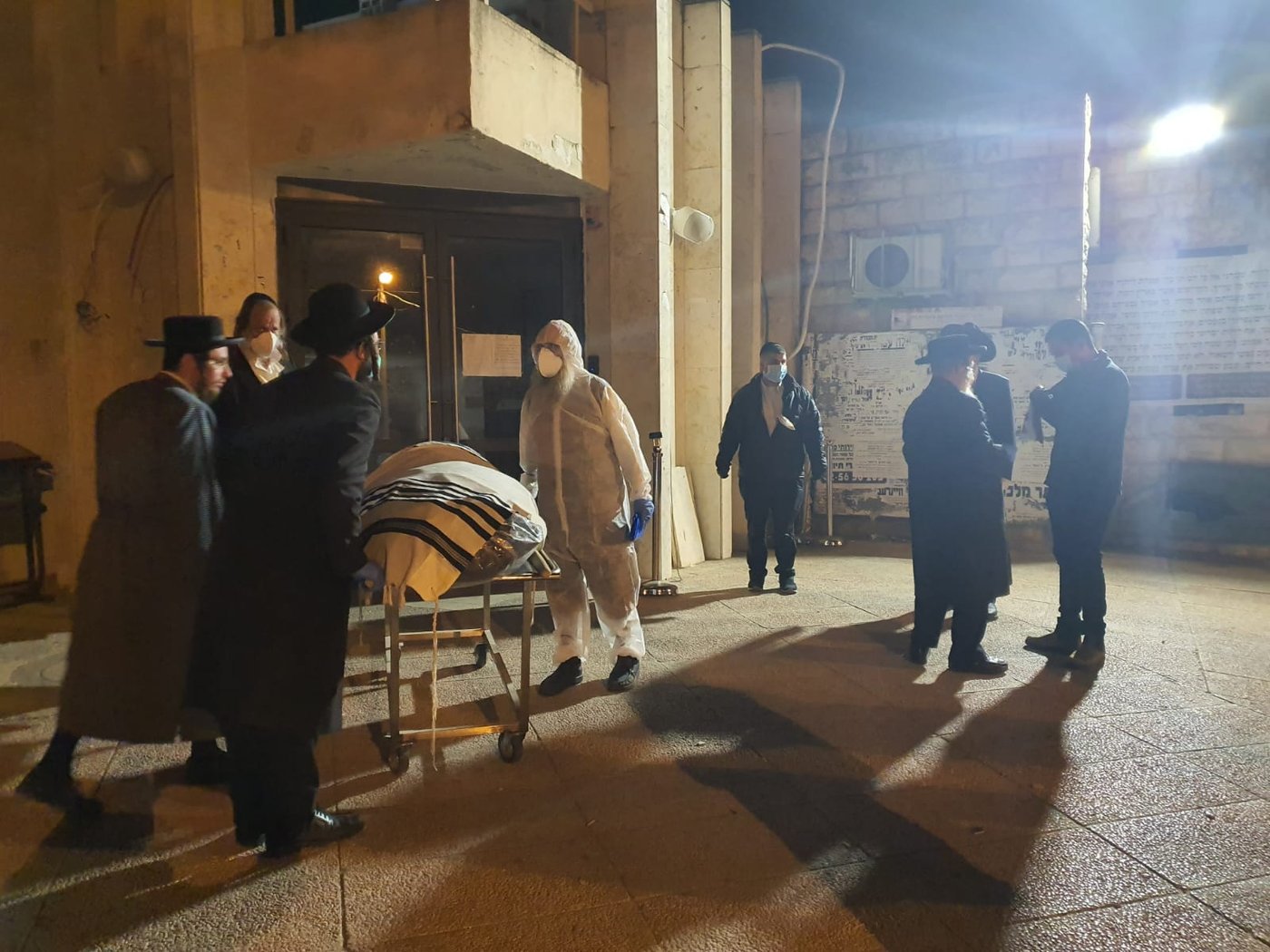 המשולח שנדבק מהנגיף בחו"ל - נקבר • צפו