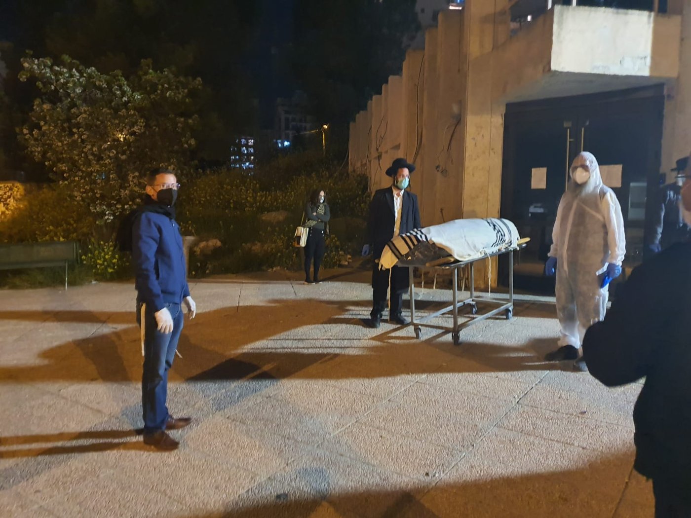 המשולח שנדבק מהנגיף בחו"ל - נקבר • צפו