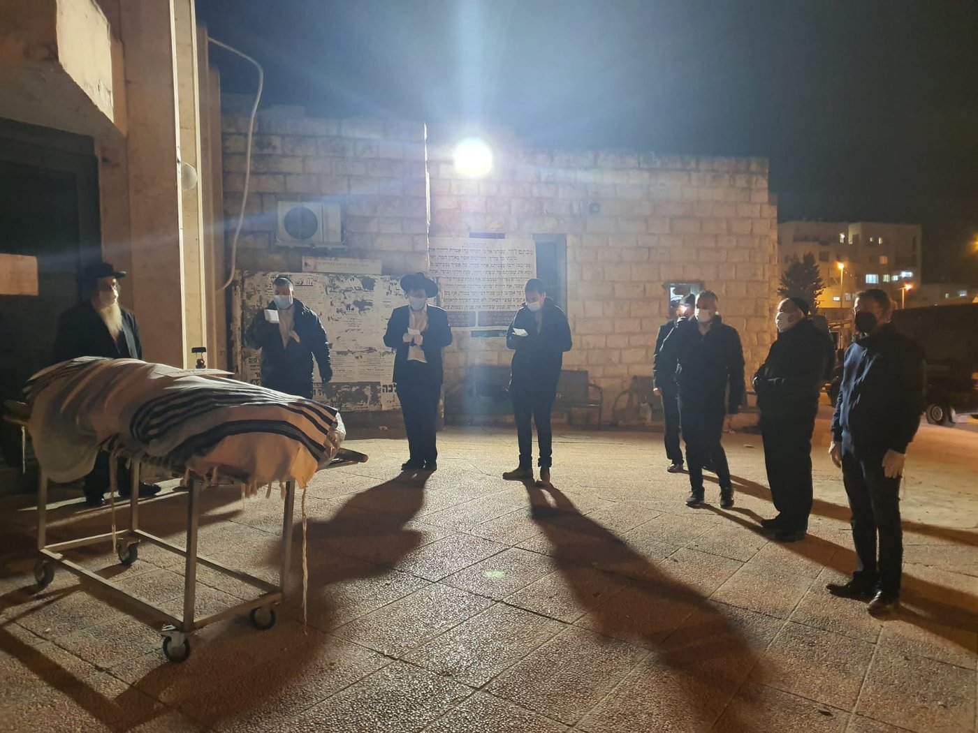 המשולח שנדבק מהנגיף בחו"ל - נקבר • צפו