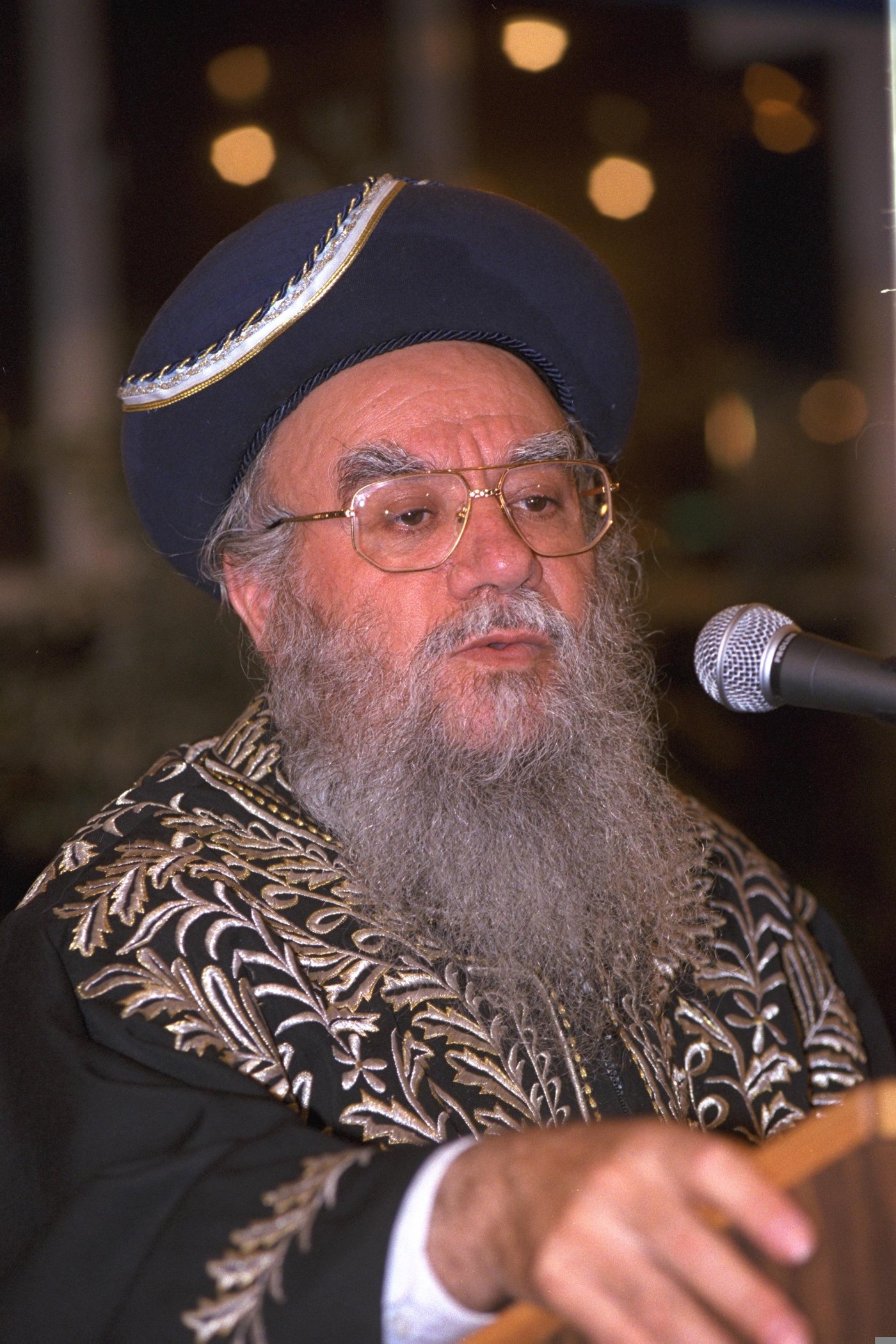 נושא דברים בחגיגות המימונה, בשנת 1998