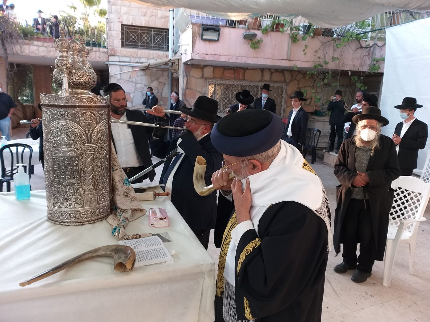צום הקפות שופרות וחצוצרות: התיקון של הראש"ל נגד הקורונה