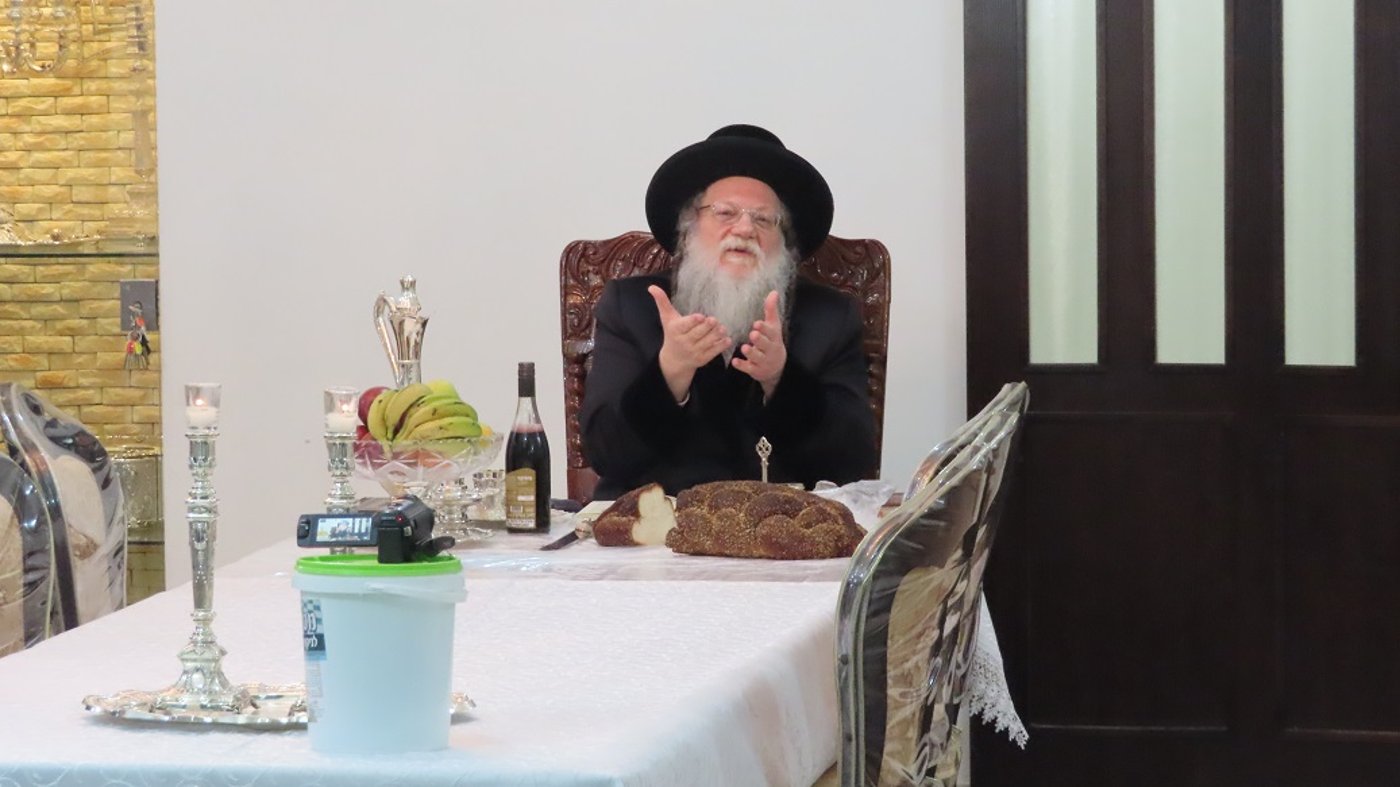 דרך הטלפון: כך ערך הרבי ממודז'יץ טיש. צפו