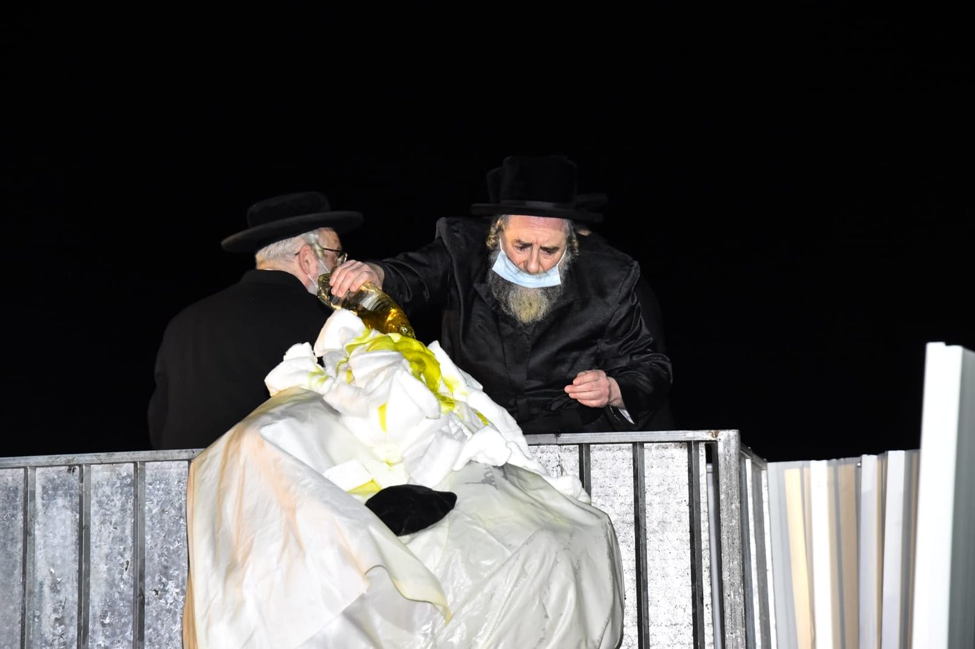 ההדלקה של האדמו"ר מבאיאן במירון • צפו