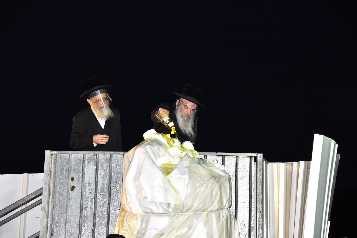 ההדלקה של האדמו"ר מבאיאן במירון • צפו