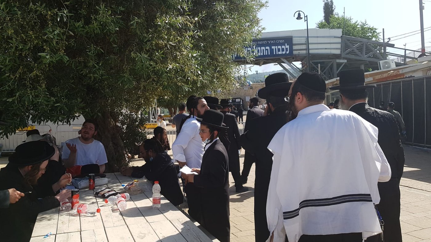 סוער במירון: האדמו"ר מתולדות אברהם יצחק נחסם במעלה ההר
