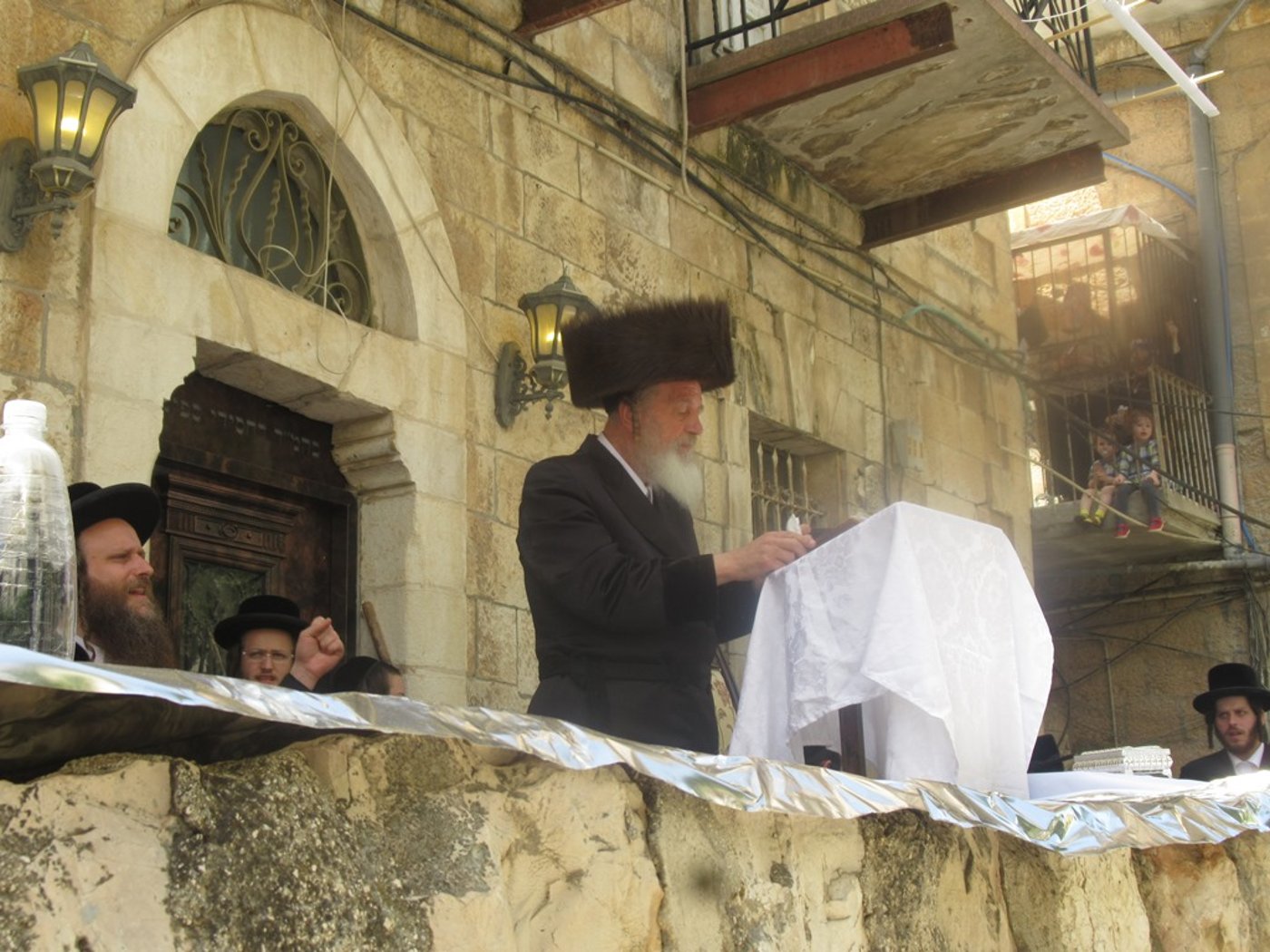 האדמו"ר מספינקא - י-ם ערך שתי הדלקות