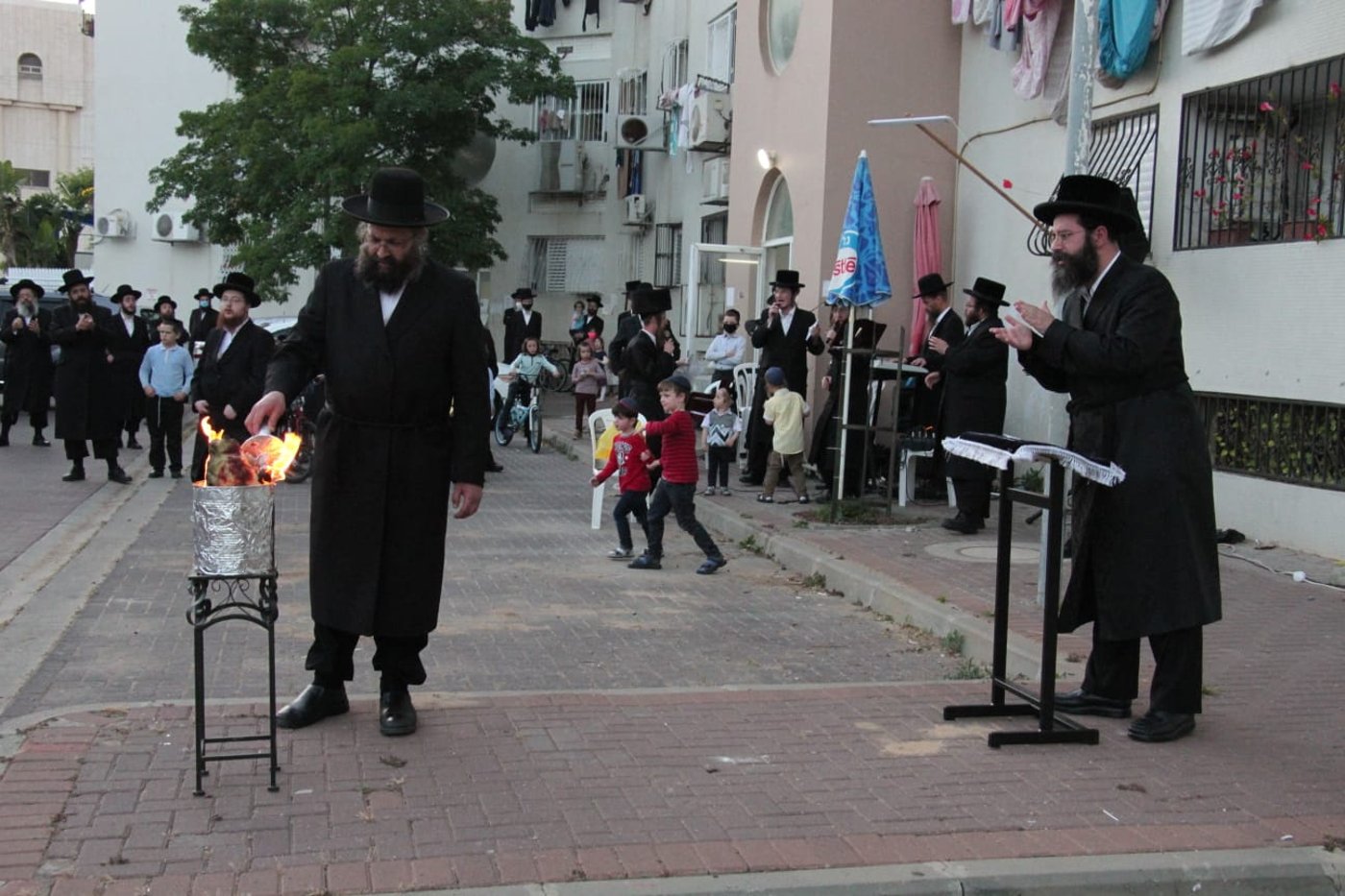 האדמו"ר מטאלנא אשדוד במעמד ההדלקה