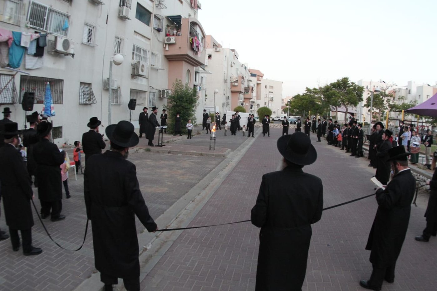 האדמו"ר מטאלנא אשדוד במעמד ההדלקה