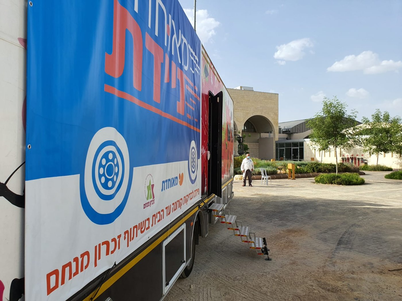 בחורי 'חברון' מתלוננים: הישיבה התנתה את קיום הבדיקות