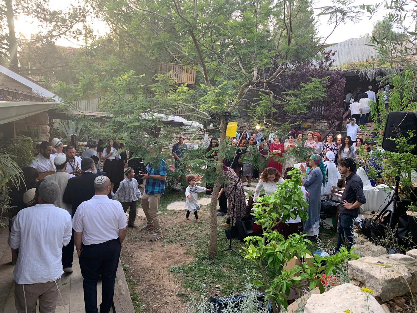 כשה'מזרחן' אירח בביתו טקס חתונה • צפו