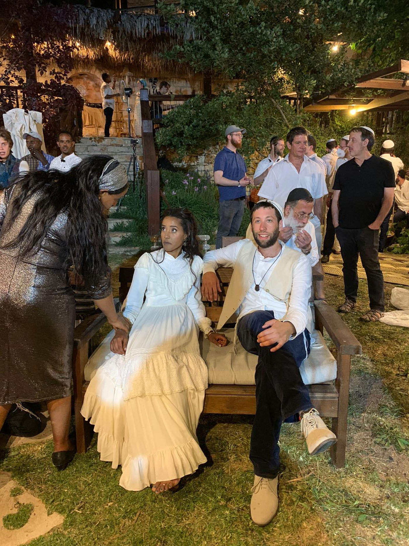 כשה'מזרחן' אירח בביתו טקס חתונה • צפו
