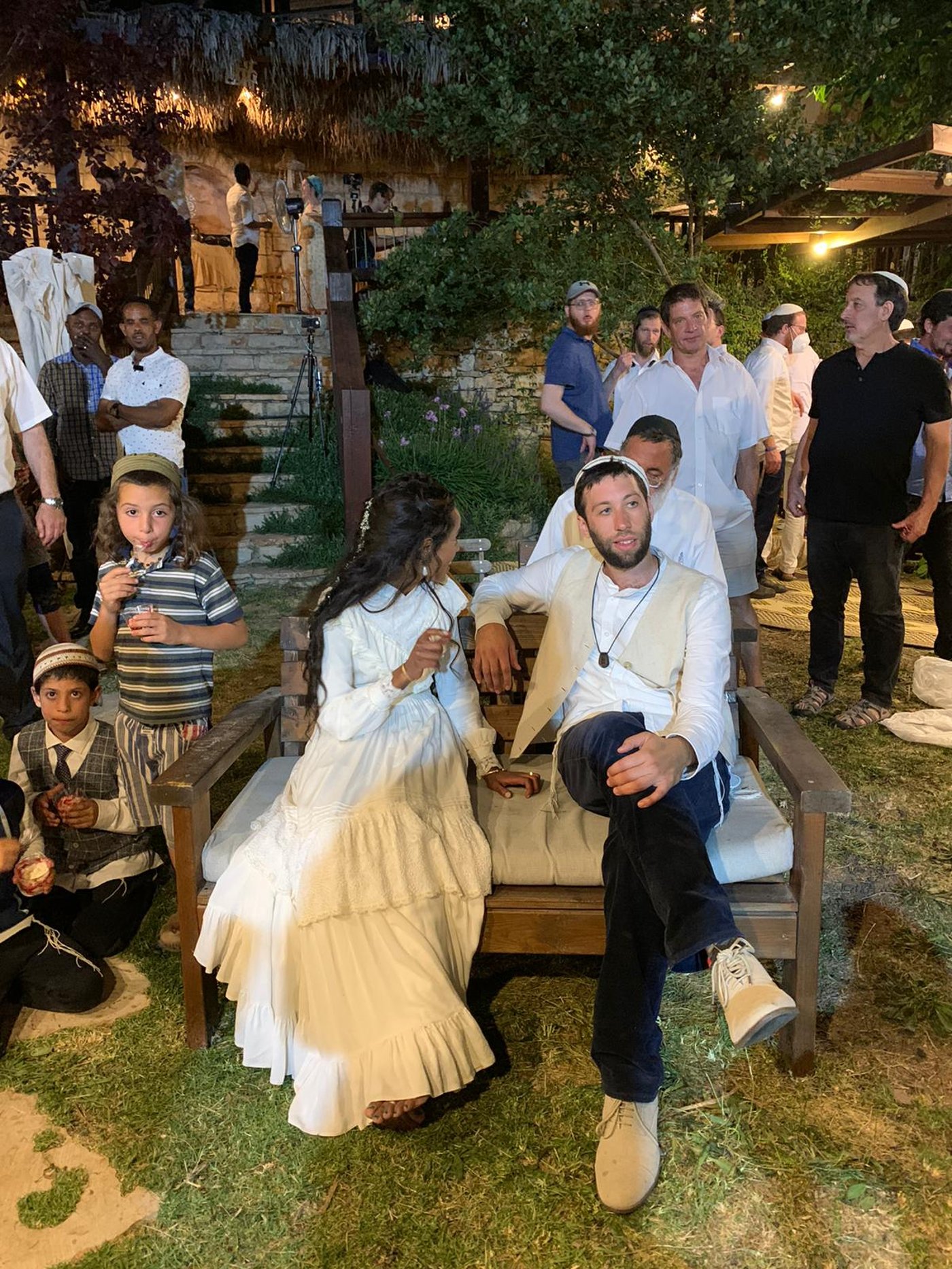 כשה'מזרחן' אירח בביתו טקס חתונה • צפו