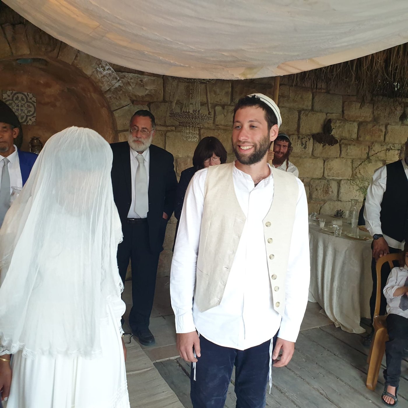 כשה'מזרחן' אירח בביתו טקס חתונה • צפו