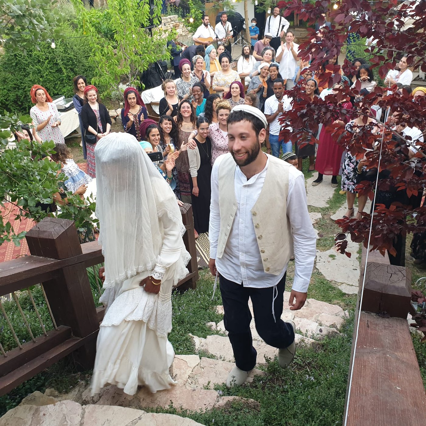 כשה'מזרחן' אירח בביתו טקס חתונה • צפו