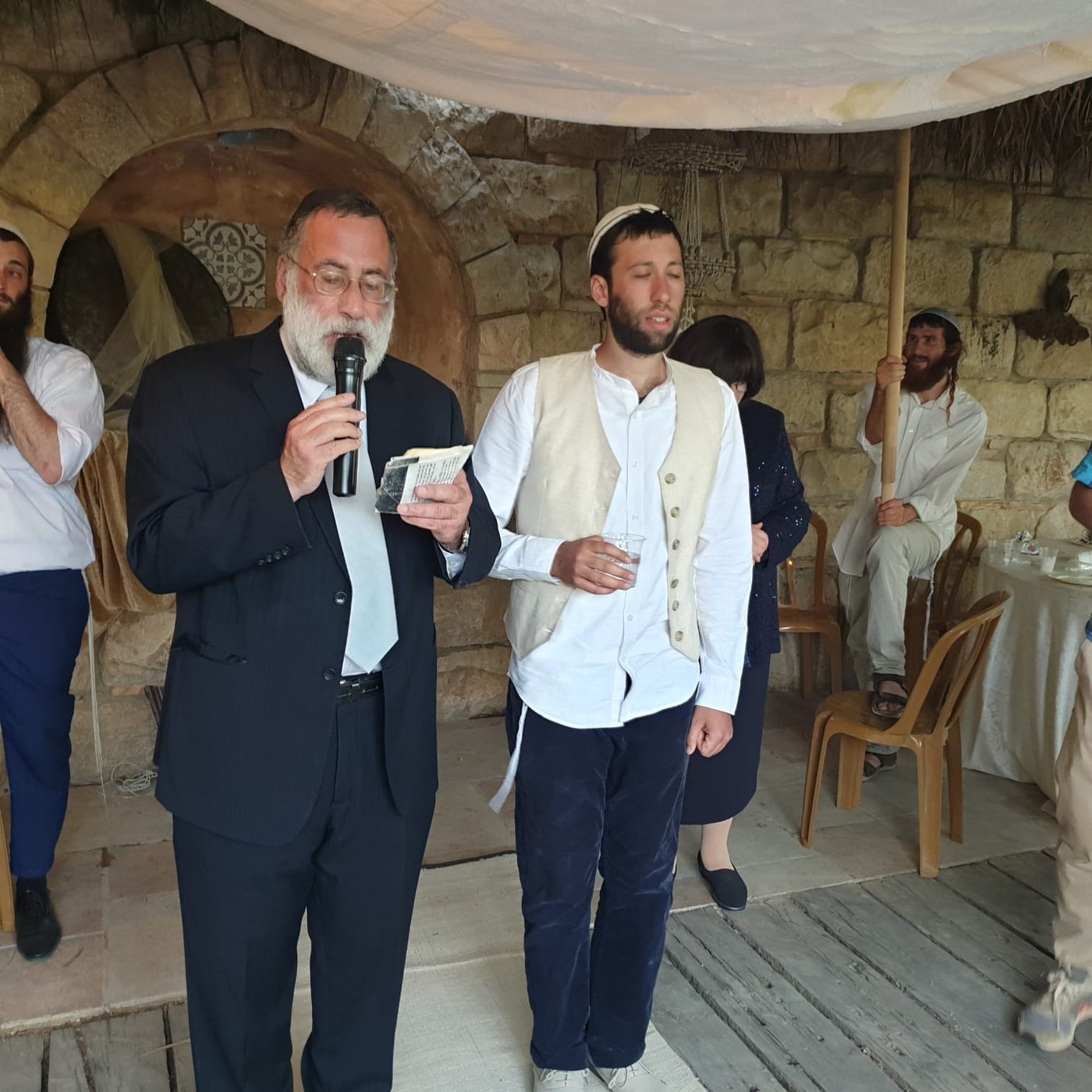 כשה'מזרחן' אירח בביתו טקס חתונה • צפו