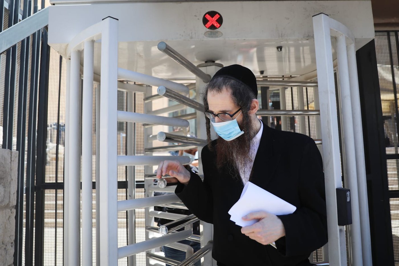 אלעזר רומפלר מואשם: התעלל בילדים, בכת