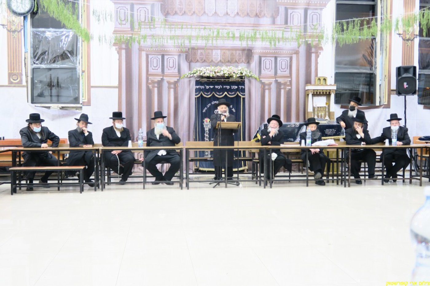 רבנים התכנסו: לכבות פלאפונים בבית כנסת